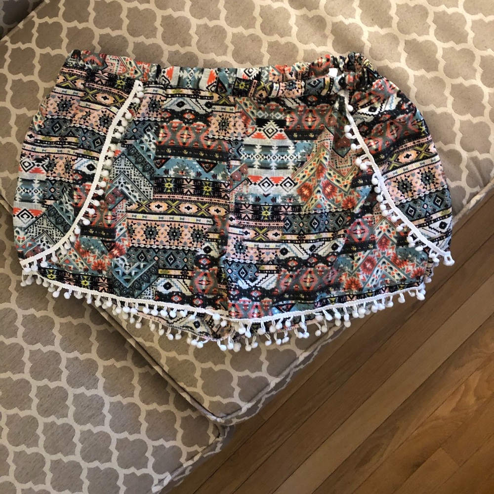 Patterned shorts with stretch waist